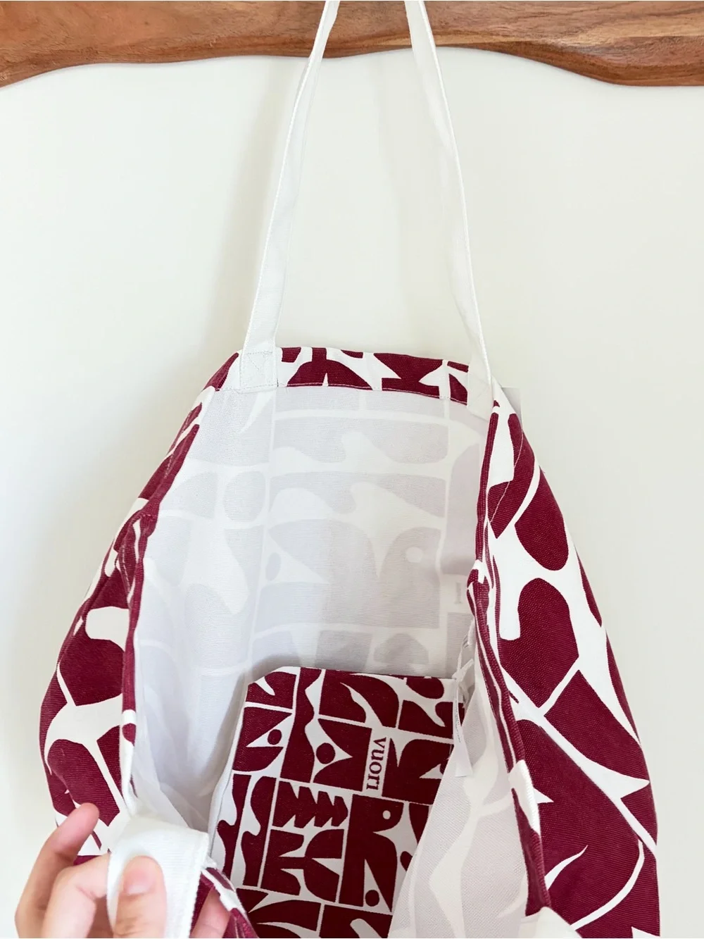 Vuori NWT Limited Edition Holiday 2025 Strawberry Canvas Tote w/ Cosmetics Case